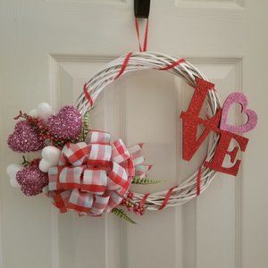San Valentine's door wreath, 18" x 13" "Pink Love"